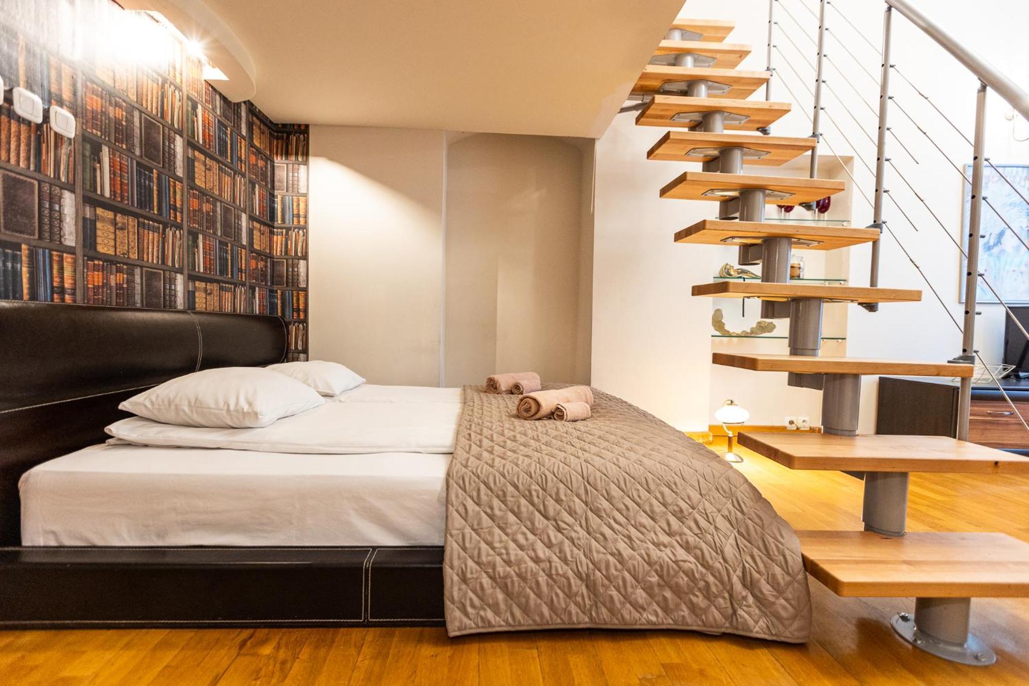 Vintage Senacka Apartment