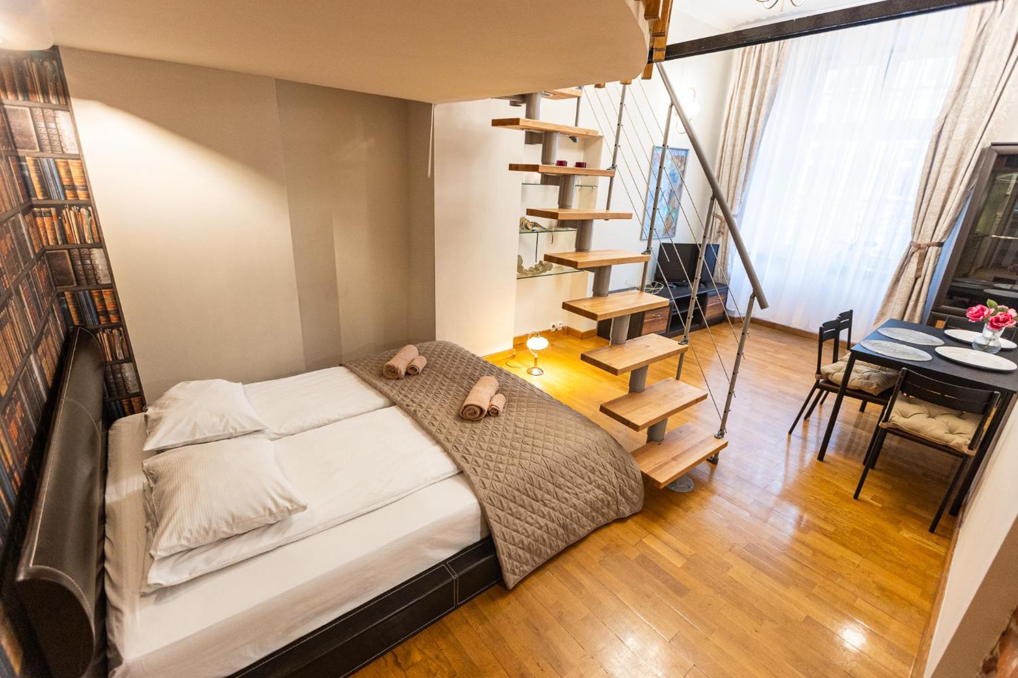 Vintage Senacka Apartment